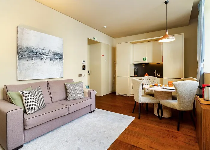 Whome Riverside Flat Steps From Attractions דירה *