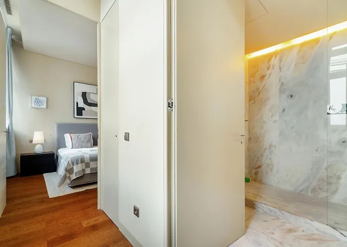 Whome Riverside Flat Steps From Attractions 아파트 *