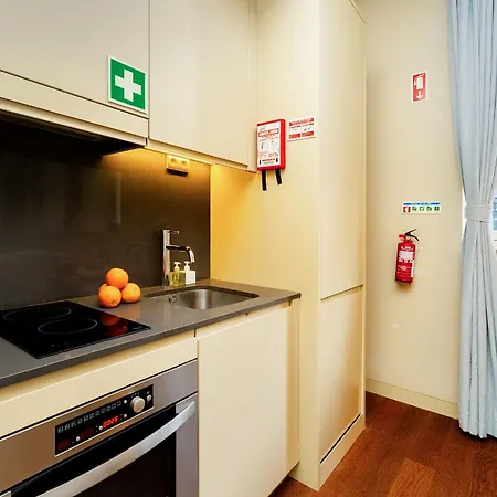 Whome Riverside Flat Steps From Attractions شقة Lisboa
